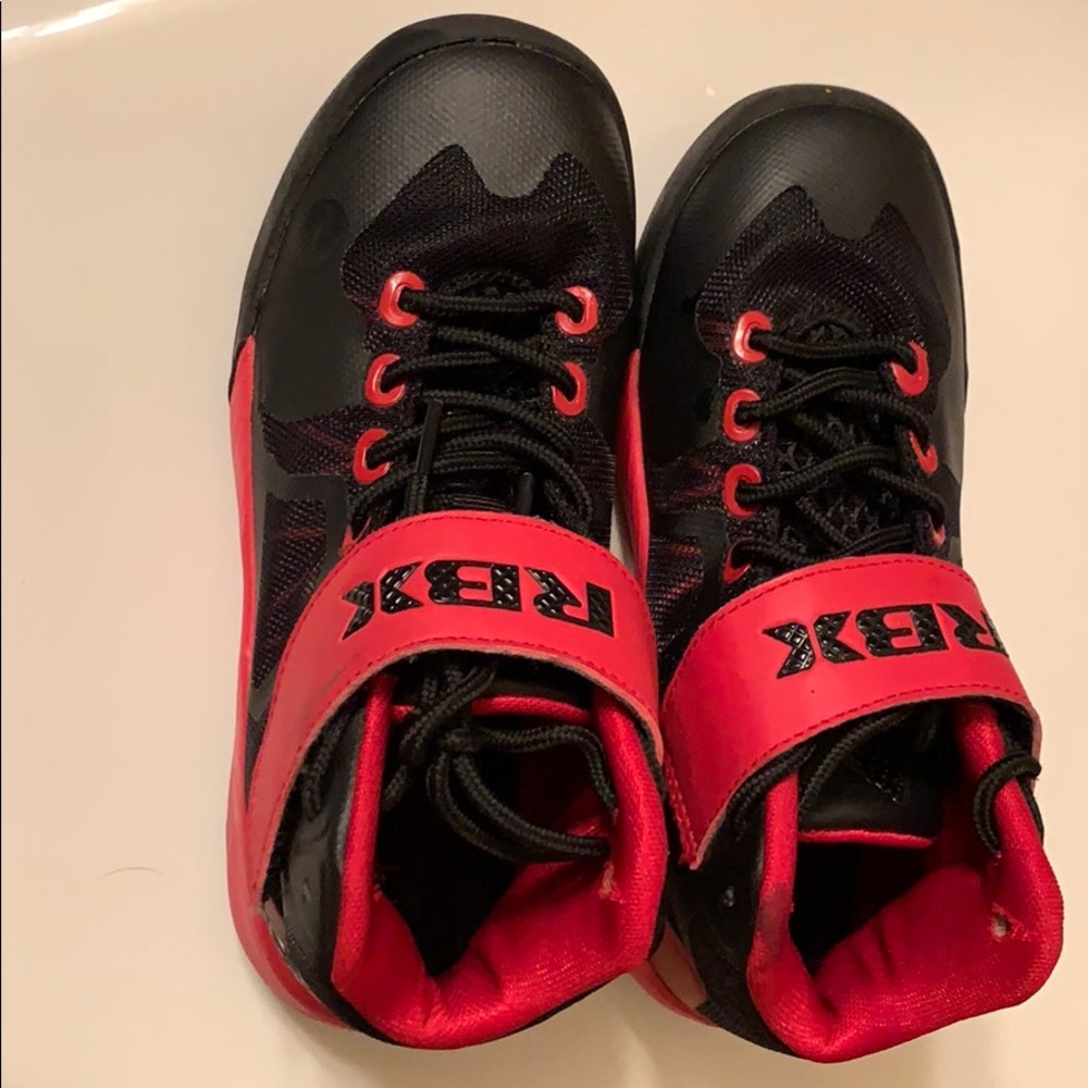 Reebok boys boots-high sneakers.